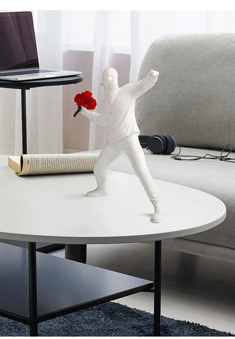 Anyhouz Home Figurine Nordic Flower Thrower Statue White Resin